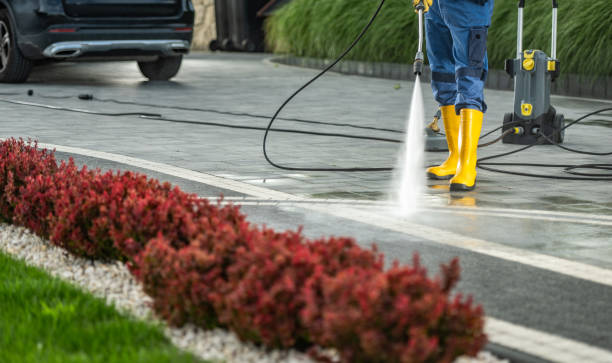 Best Gutter Cleaning  in Milton, FL